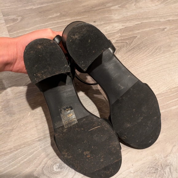 Black high heels - Picture 4 of 4